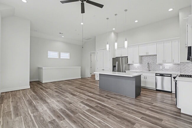 Building Photo - 2502 W Tidwell Rd