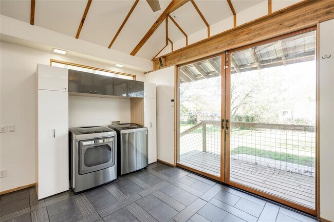 Building Photo - 2713 Sweeney Ln