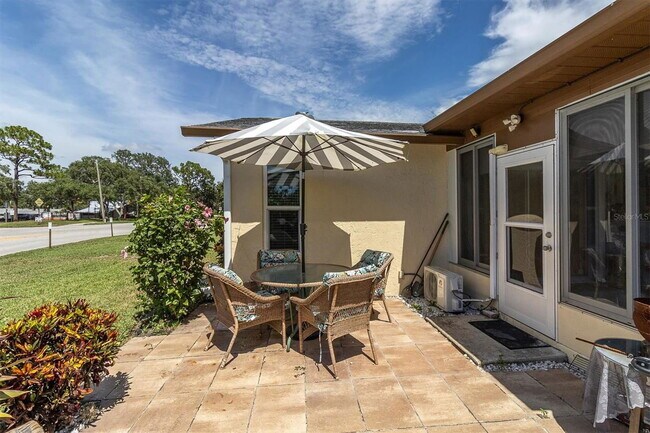 Building Photo - 10531 Meadow Hill Dr