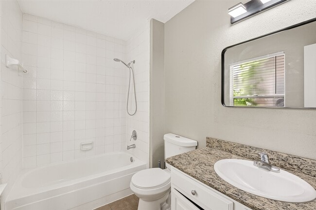 Building Photo - 12403 Meadow Ridge Dr