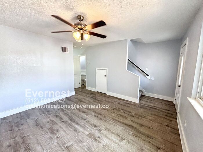 Building Photo - 10905 Elm St