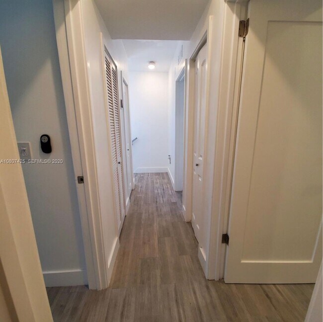 Building Photo - Beautiful waterfront townhouse in the heart of Miami