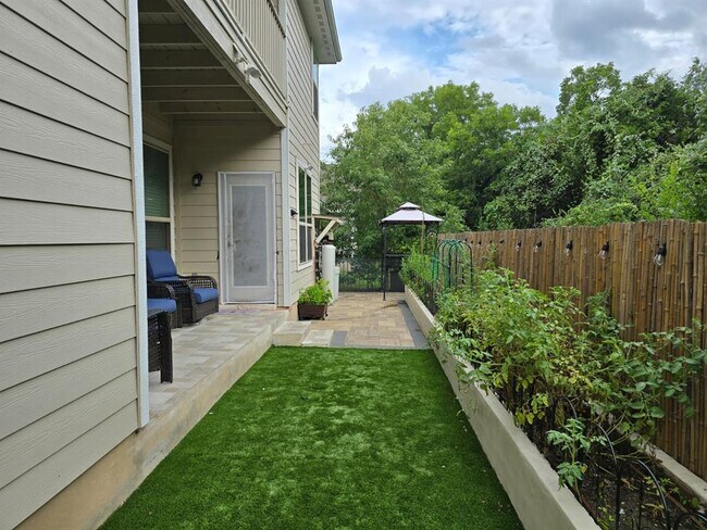 Building Photo - 9713 McKnight Lp