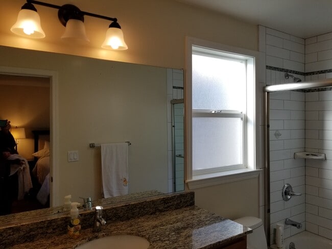 Building Photo - 2913 Carmel St