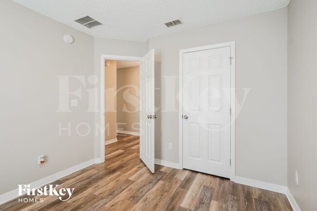 Building Photo - 7341 Ironside Dr N