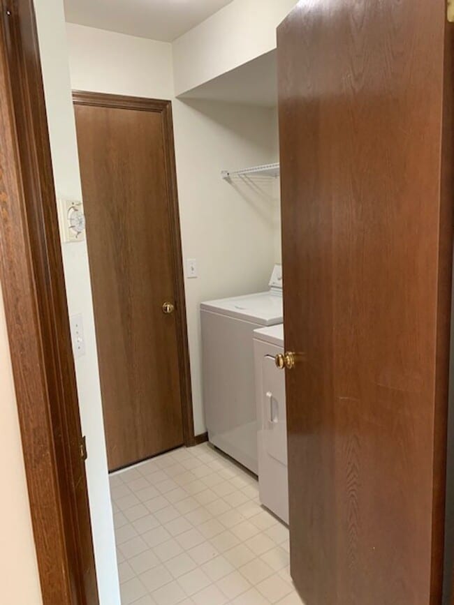 Building Photo - Lovely 3 Bedroom/2.5 Bath, Great Edmonds N...