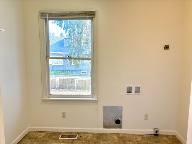 Building Photo - Charming Home in the Conveniently Located Southgate Neighborhood, Character-Rich Trims and Fully ...