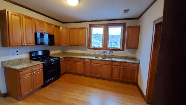 Building Photo - 5328 W Parker Ave