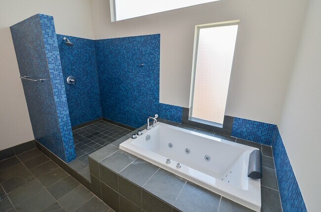 Building Photo - 1505 Utah St