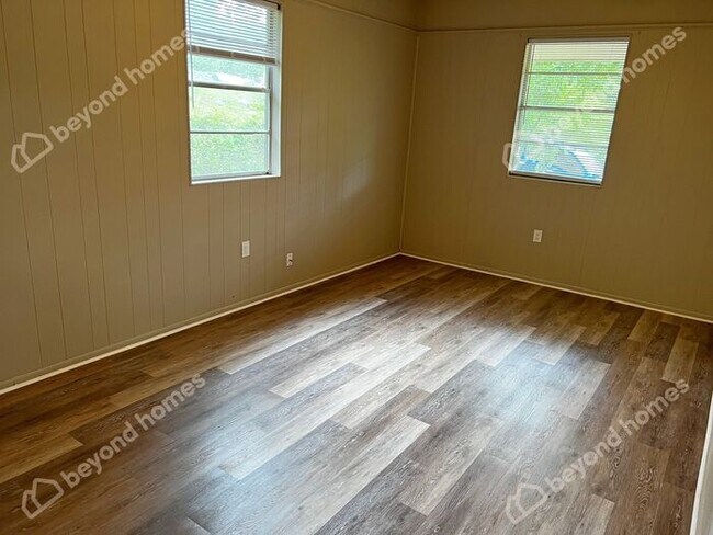 Building Photo - Beautiful and Modern 3 BD 1 BA with 1,196 ...