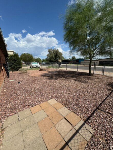 Building Photo - 1803 E Miles St