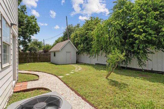 Building Photo - 6414 Crestridge St