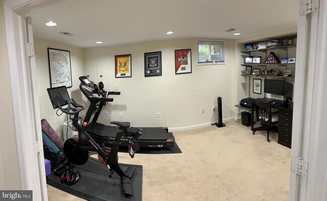 Building Photo - 46812 Backwater Dr