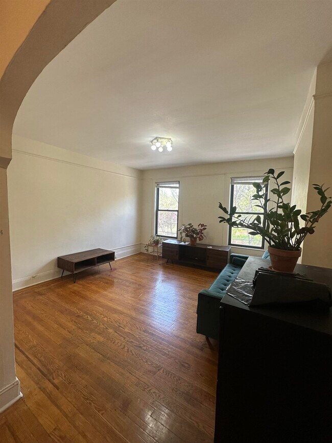 Building Photo - 267 8th St