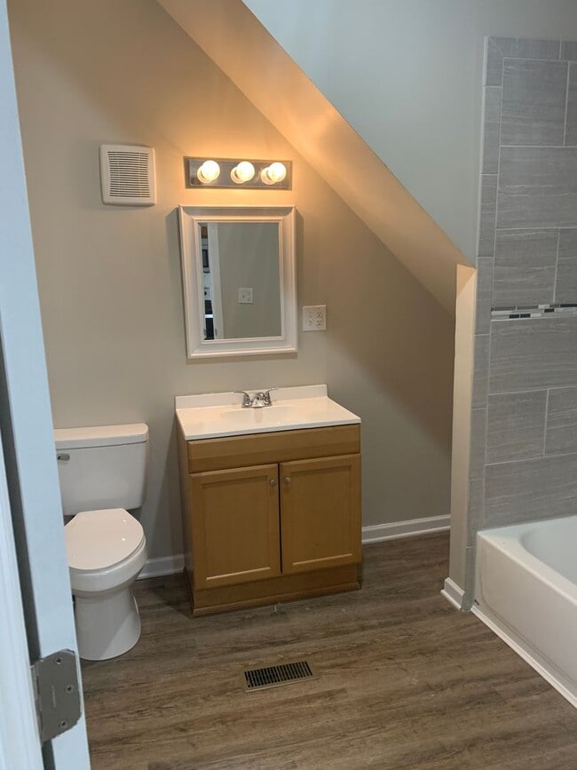 Building Photo - Check out this 2bdr, 1 bath home for rent!