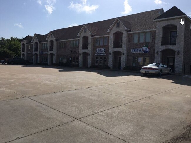 Building Photo - 2 Bedroom 1 Bath Apartment (40% 1st Month ...