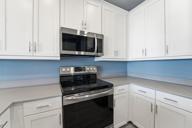 Building Photo - ** Like new Luxurious Modern townhome with 2 Master Suits in Warner Meadows**