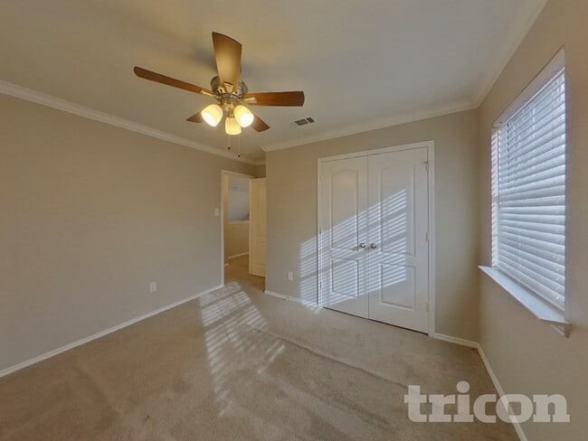 Building Photo - 1028 Glencrest Dr