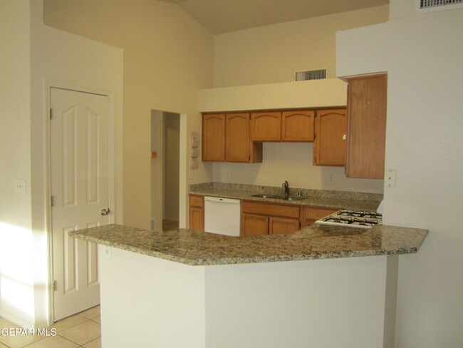 Building Photo - 6572 Dakota Ridge Dr