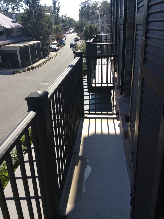 Building Photo - Two Bedroom Condo in the Heart of the Bluffton Promenade!