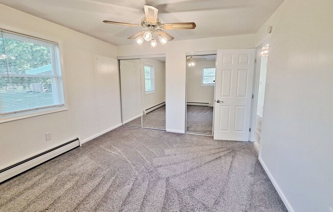 Building Photo - 3 Bed / 1-1/2 Bath Single Family Home