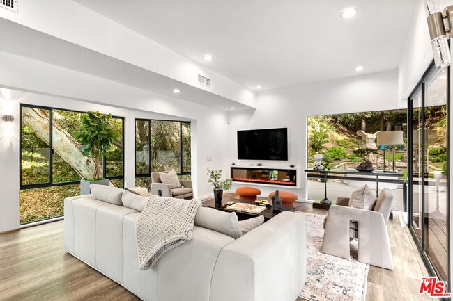 Building Photo - 2350 Benedict Canyon Drive
