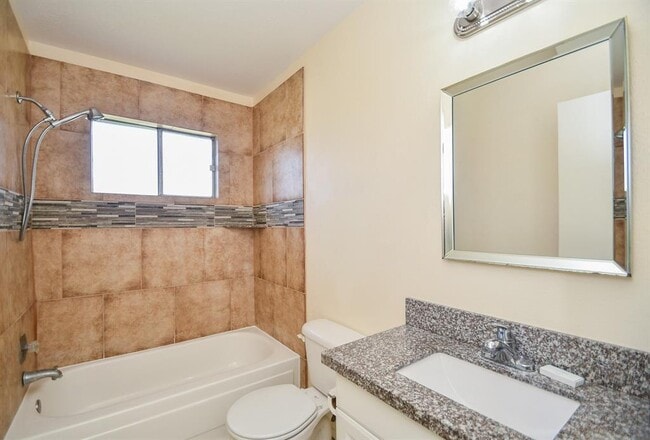 Building Photo - 10110 Shadow Pine Dr