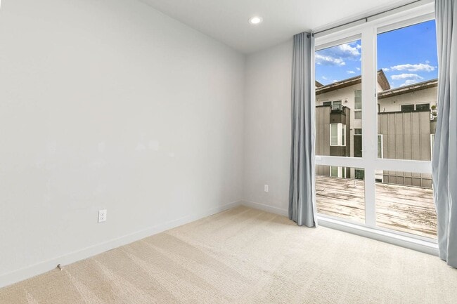 Building Photo - 3078 SW Avalon Way