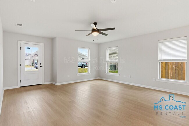 Building Photo - 14320 Southern Maple Ave