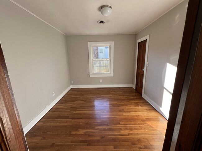 Bedroom 2 with closet - 829 W Mountcastle St