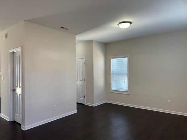 Building Photo - 207 Craftsman Dr