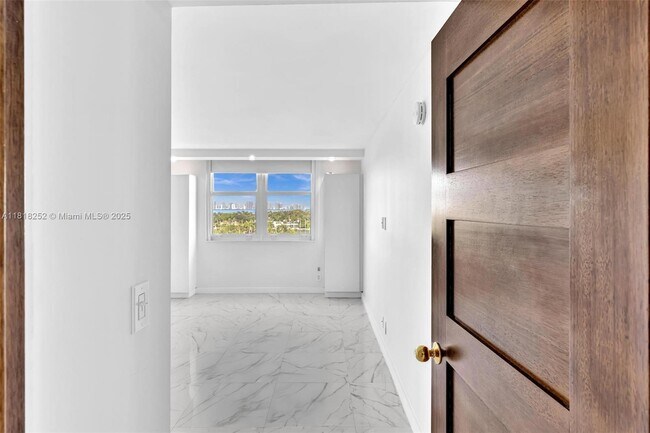 Building Photo - 6770 Indian Creek Dr