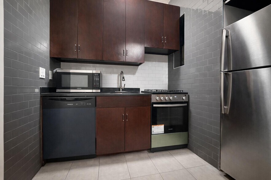 Building Photo - 28 W 125th St