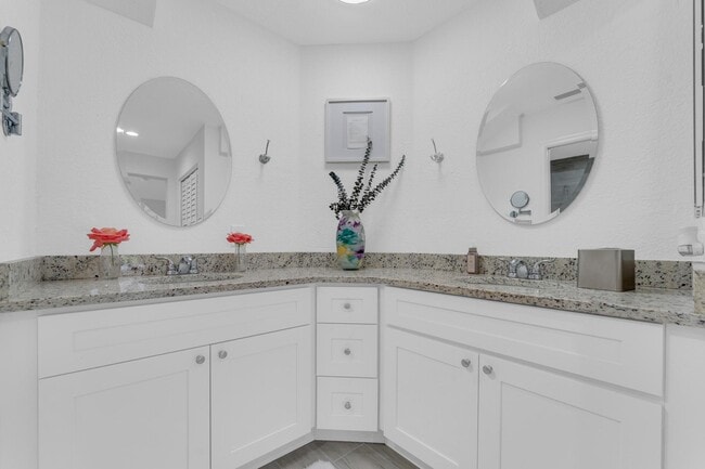 Building Photo - 11120 Sangria Ct