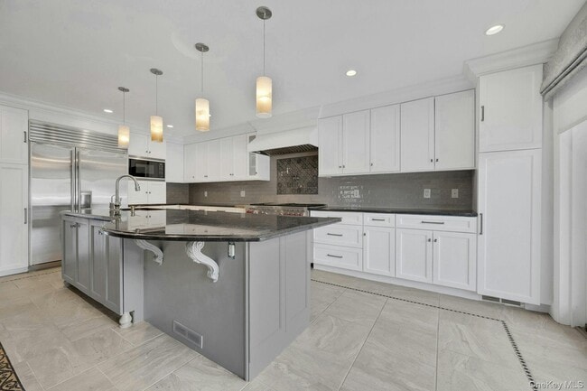 Building Photo - 47 Highland Ave