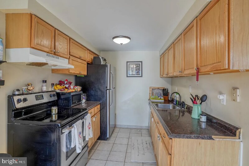 Building Photo - 102 Hopkins Ct