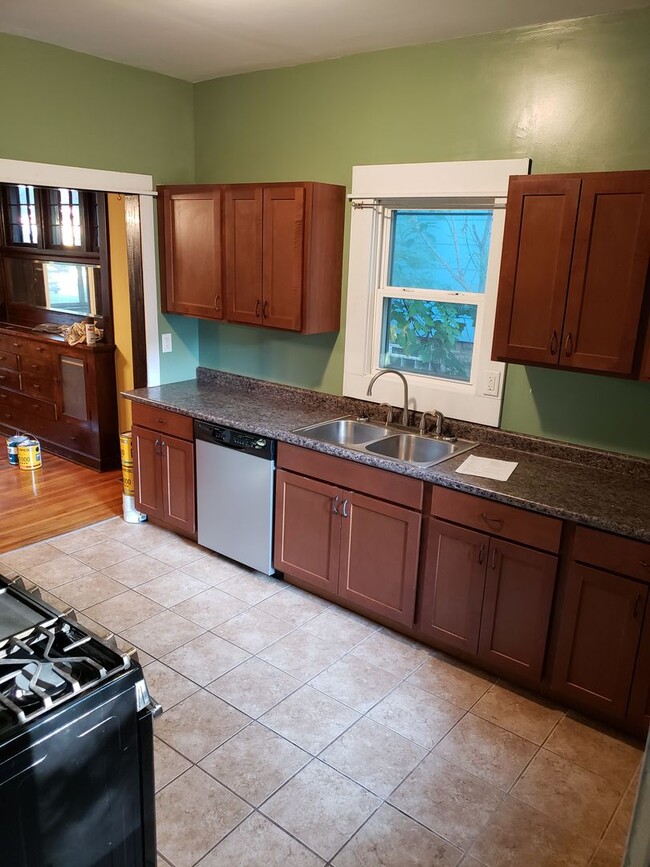 Building Photo - Beautiful 3 bedroom