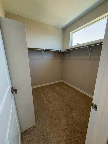 Master Closet - 1736 Peak Loop