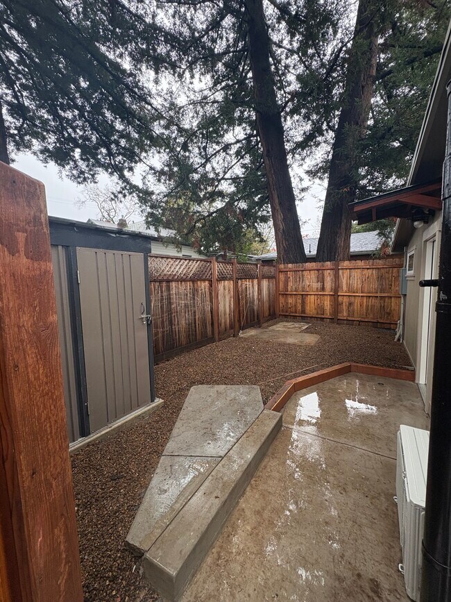 Building Photo - 1207 Humboldt St