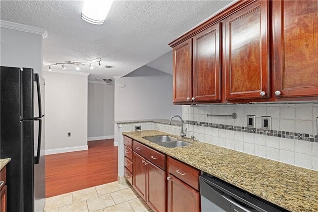 Building Photo - 640 Granville Ct