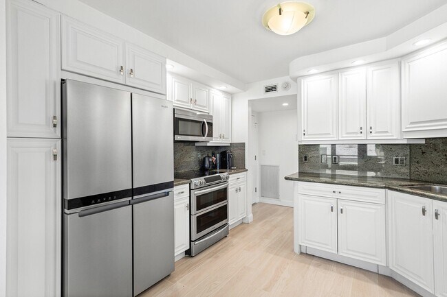 Building Photo - 2066 N Ocean Blvd