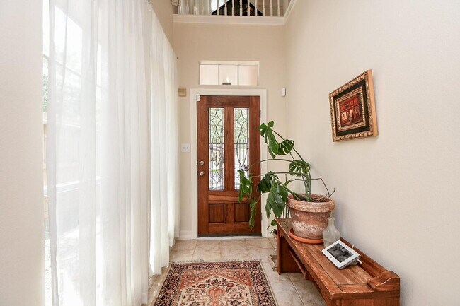 Building Photo - Furnished Montrose rental close to everyth...