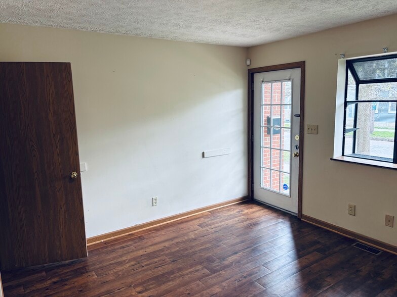 Building Photo - 102 McMillen Ave