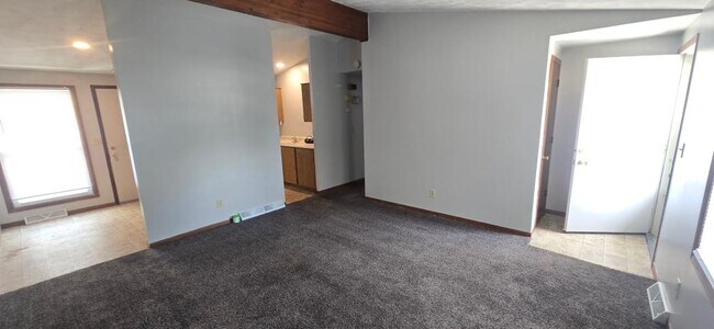 Building Photo - 838 Hitt St