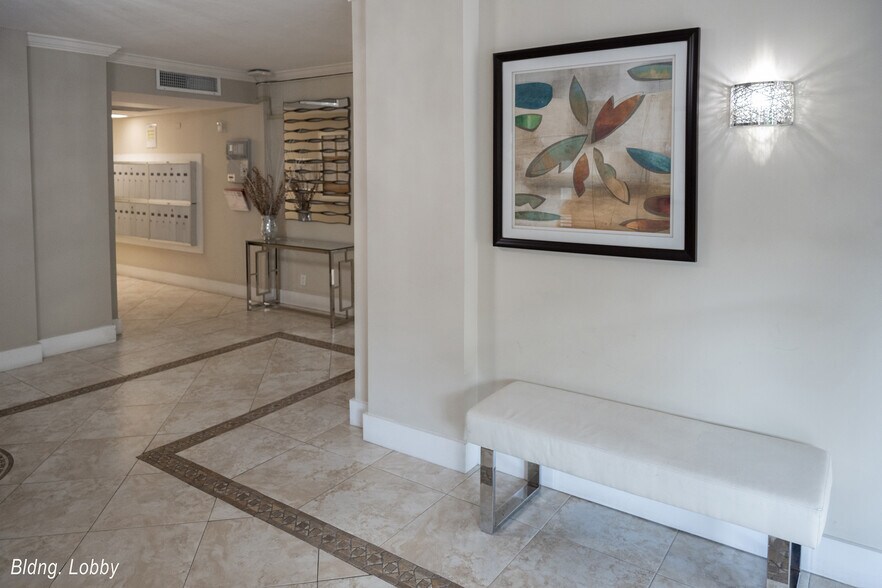 Building Photo - 3001 S Course Dr