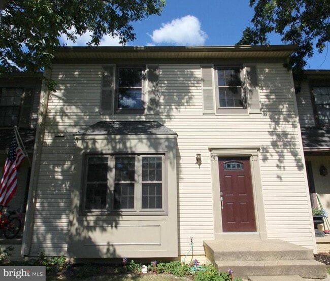 Primary Photo - 4 Berkeley Ct