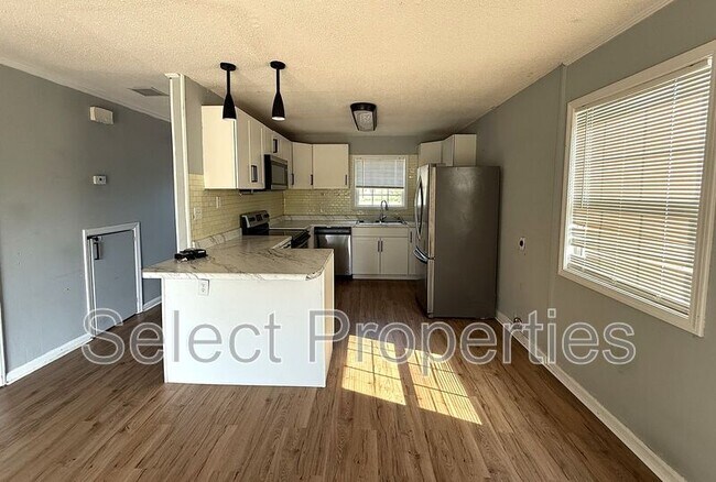 Building Photo - 2213 Spence Cir