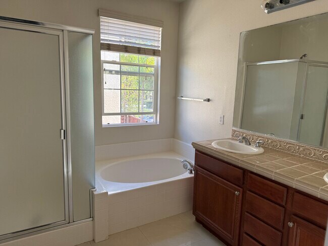 Building Photo - 915 Mira Lago Way