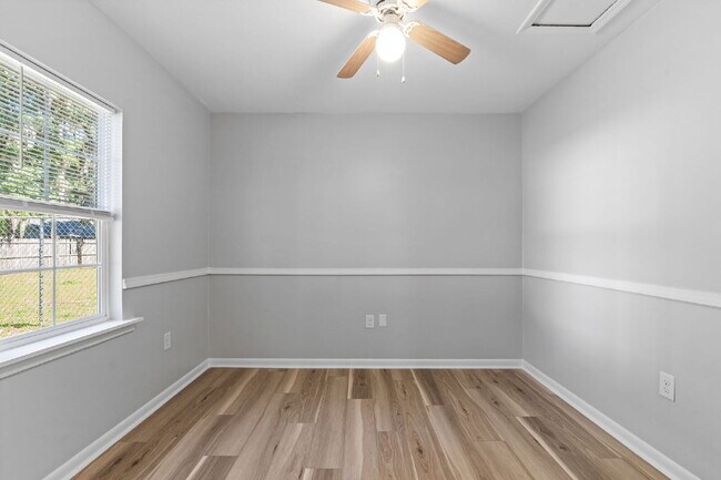 Building Photo - 3 Bedroom 2 bath home on a corner lot in the Telfair community