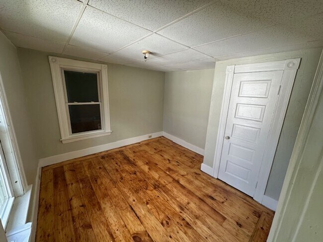 Building Photo - 83 Coombs St